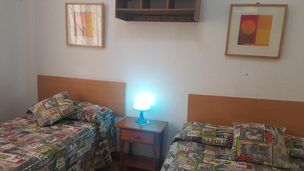 Hostal Helena Madrid Exteriör bild