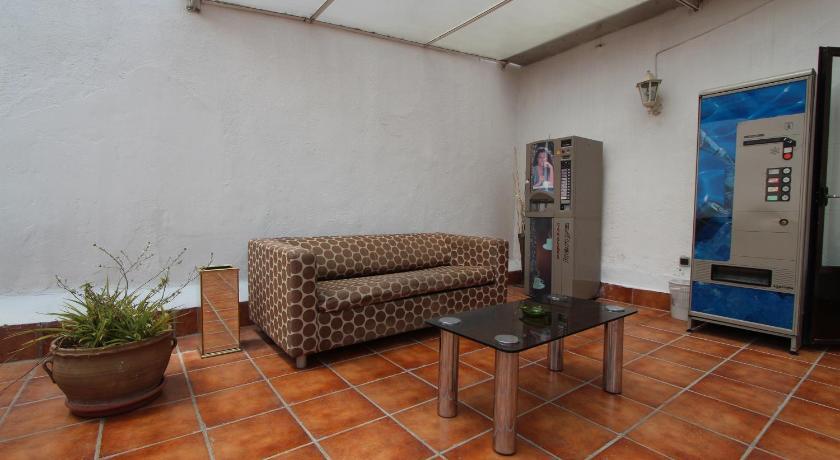 Hostal Helena Madrid Exteriör bild